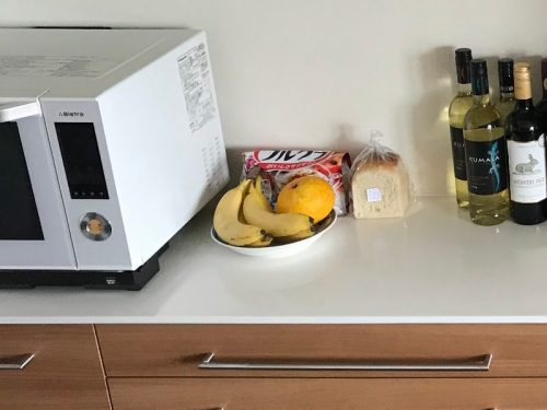 カウンターの上の果物